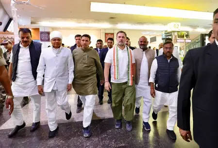 राहुल गांधी ने इंदौर के दूषित जल पीड़ितों से मुलाकात की