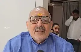 गिरिराज सिंह का राहुल गांधी पर हमला: 'जो लिखकर देते हैं वही बोलते हैं', बंगाल उपचुनाव में BJP की जीत का दावा