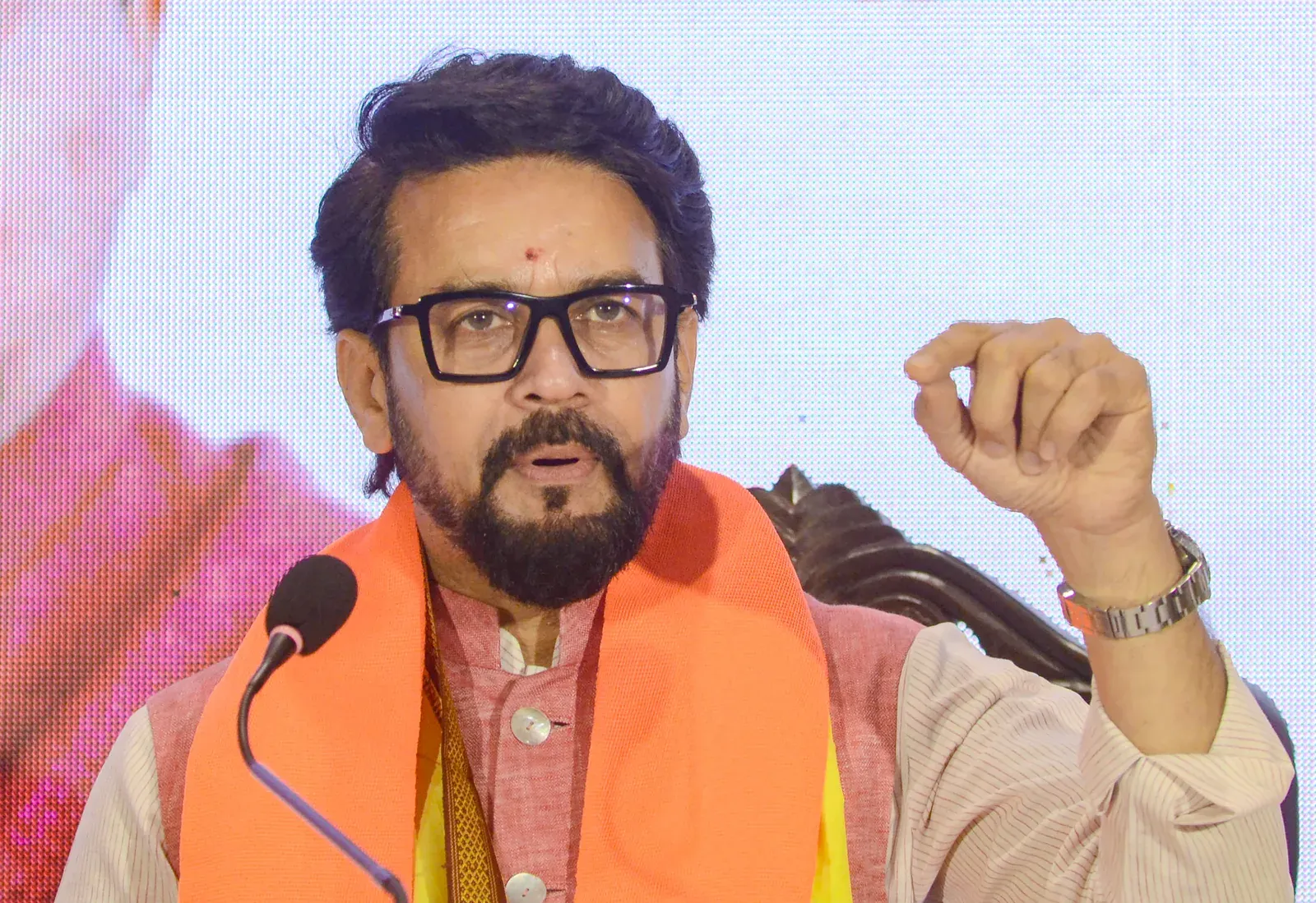 अनुराग ठाकुर का राहुल गांधी पर हमला: 'मर्यादित भाषा की उम्मीद देश ने छोड़ दी'