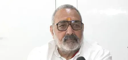 गिरिराज सिंह का राहुल गांधी पर पलटवार: 'दलित नहीं, सत्ता की चिंता है उन्हें'
