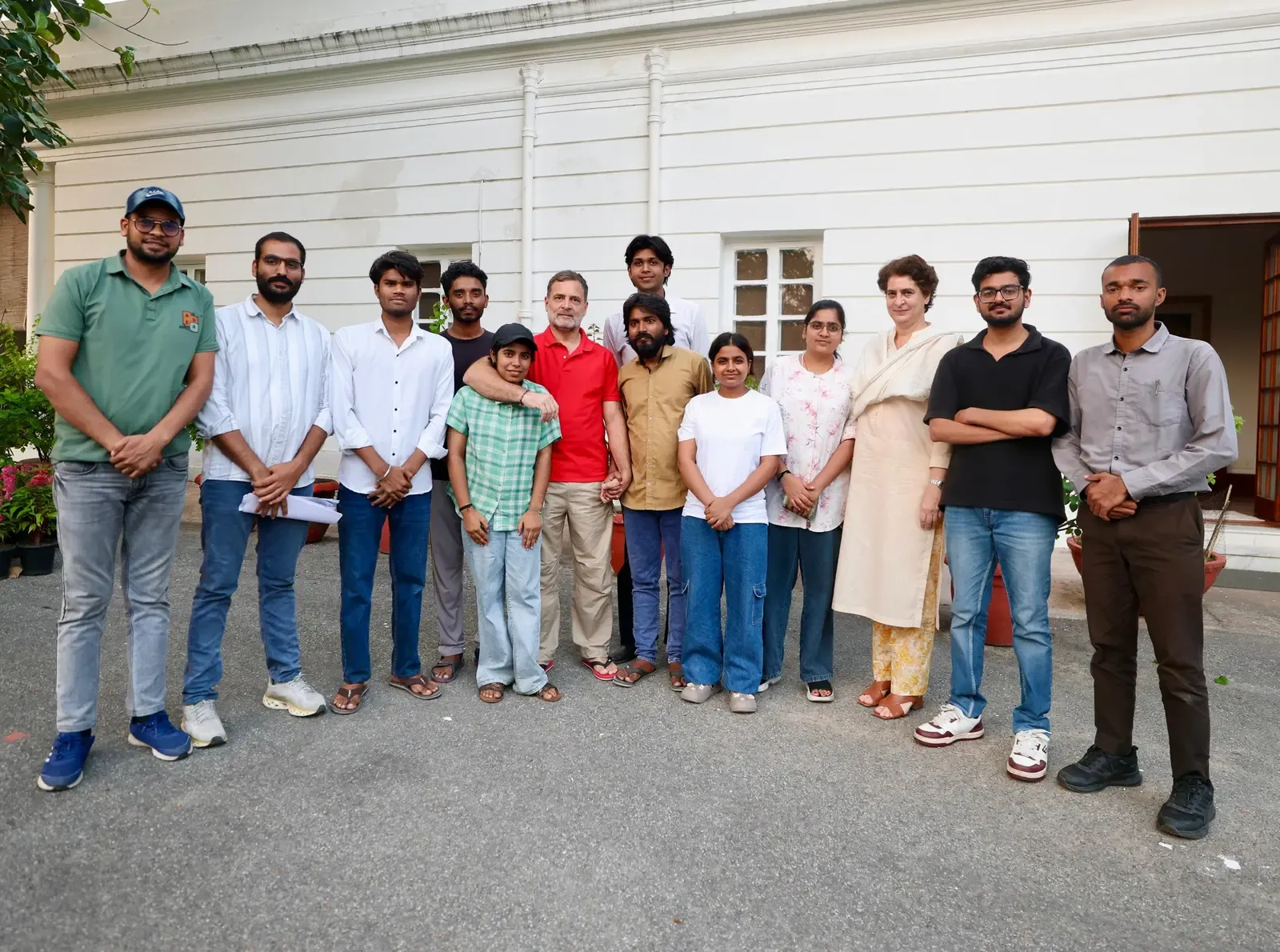 Rahul, Priyanka Gandhi meet Vision IAS students over fee refund, quality concerns