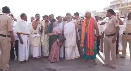 कर्नाटक के उपमुख्यमंत्री डी.के. शिवकुमार ने परिवार संग किया श्री राघवेंद्र स्वामी मठ का दौरा