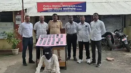 मालेगांव पुलिस ने रेल यात्रियों के मोबाइल चोर को दबोचा, 18 फोन बरामद; कीमत ₹2.53 लाख