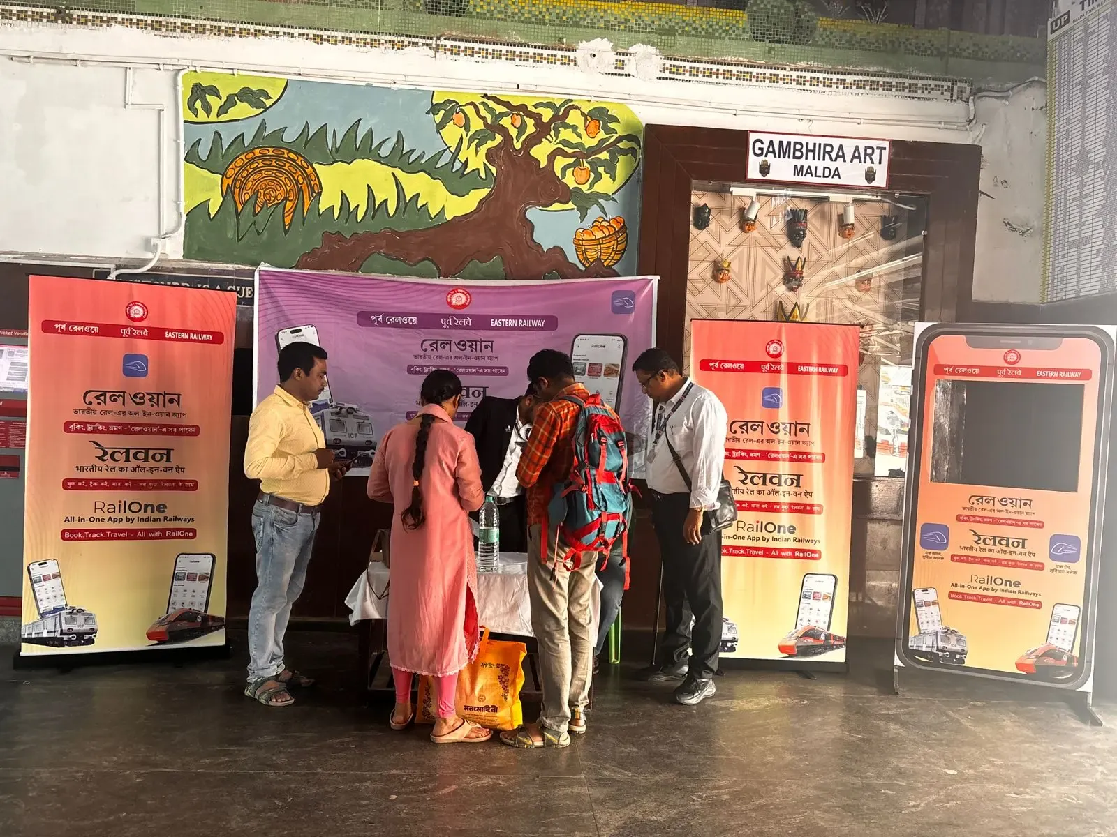 पूर्व रेलवे 'रेलवन' ऐप के प्रचार में सक्रिय, यात्रियों से एक प्लेटफॉर्म अपनाने की अपील