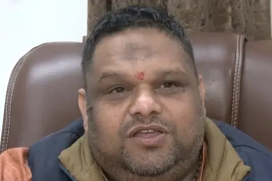 क्या रेलवे ने बताया कि ट्रेनों में नॉनवेज खाने के लिए हलाल सर्टिफिकेशन की बाध्यता नहीं है?