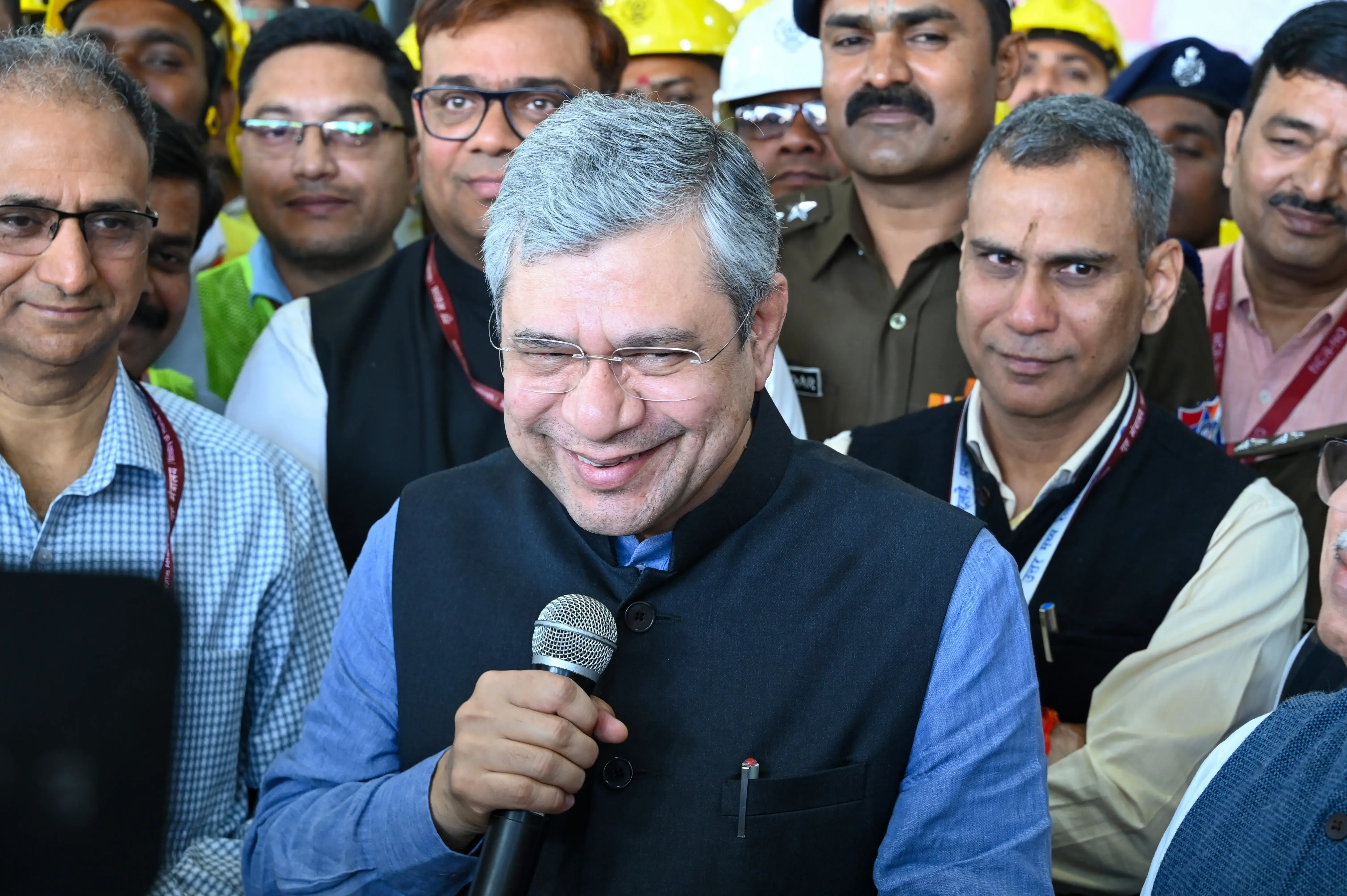 क्या रेलवे ने दो वर्षों में 1,20,579 भर्तियां निकाली और 11 वर्षों में 5.08 लाख नौकरियां प्रदान कीं?