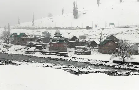 How is the weather impacting Jammu and Kashmir?