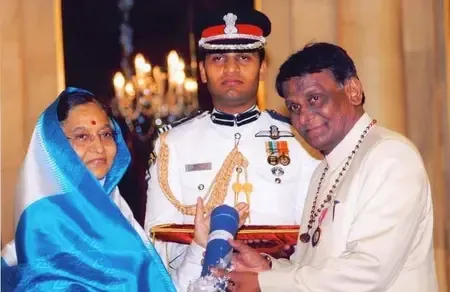 रायपुर: पद्मश्री हास्य कवि सुरेंद्र दुबे का निधन, साहित्य जगत में शोक की लहर