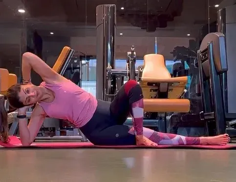 Shilpa Shetty's yoga balance post wins praise from Raj Kundra