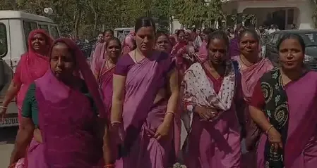 राजस्थान: आंगनबाड़ी कार्यकर्ताओं का प्रदर्शन, मानदेय बढ़ाने और पेंशन प्रणाली लागू करने की मांग