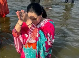 Rajasthan's Deputy CM Diya Kumari Dips in Holy Triveni Sangam