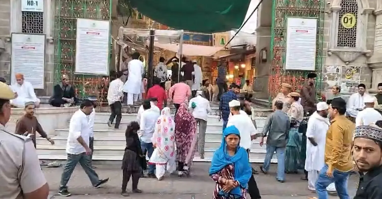 राजस्थान में ईद का त्योहार: अजमेर दरगाह पर अमन की दुआ और बीकानेर में गंगा जमुनी संस्कृति का संगम