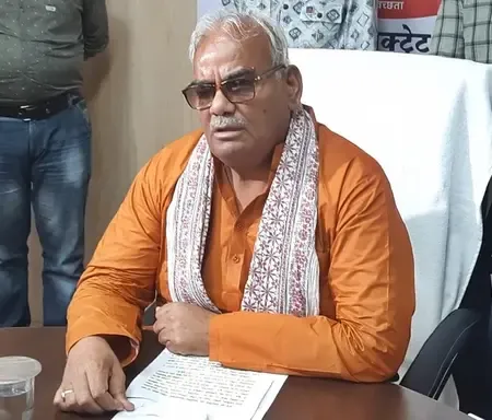 राजस्थान के शिक्षा मंत्री ने स्कूली किताबों पर उठाए सवाल, गांधी परिवार पर साधा निशाना