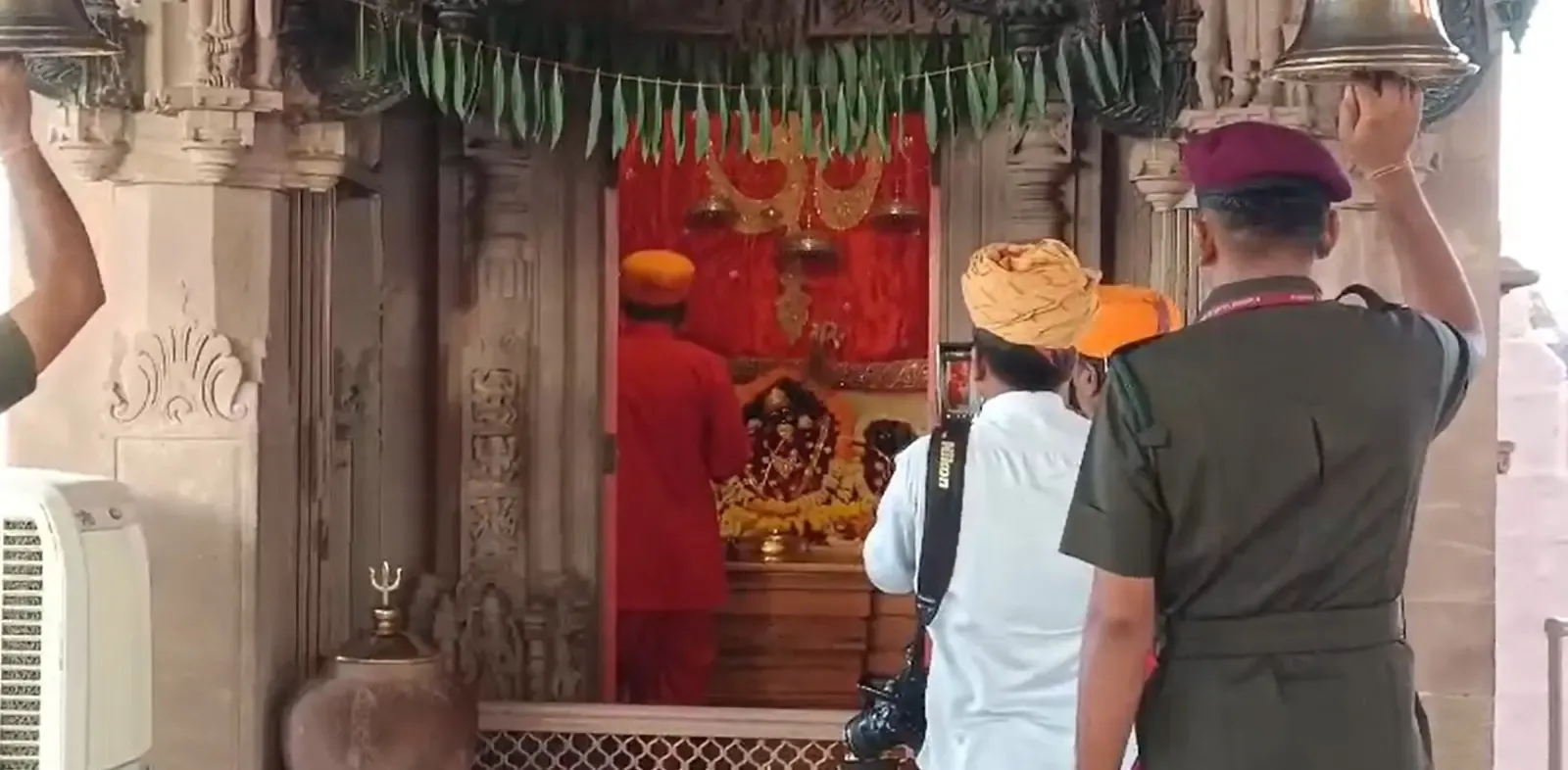 नवरात्रि 2026: मेहरानगढ़ दुर्ग की मां चामुंडा मंदिर में उमड़े 10-15 हजार श्रद्धालु, मारवाड़ की कुलदेवी के दर्शन को अलसुबह से लगीं कतारें
