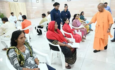 CM योगी का जनता दर्शन: राजस्व मामलों में देरी पर सख्त निर्देश, समयसीमा में न्याय दिलाने का आदेश
