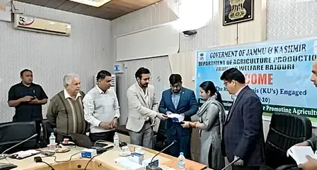 राजौरी के कृषि उद्यमियों को सीएसएस का मिल रहा लाभ, पीओएस और माइक्रो एटीएम वितरित 