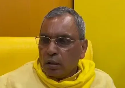 राजभर का अखिलेश पर तीखा वार: 'तिलचट्टों' के भरोसे सत्ता की तलाश में सपा — एक्स पर बोले UP मंत्री