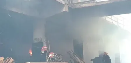 राजधानी पार्क मेट्रो स्टेशन के पास टिंबर मार्केट में भीषण आग, 25 दमकल गाड़ियों ने काबू पाया