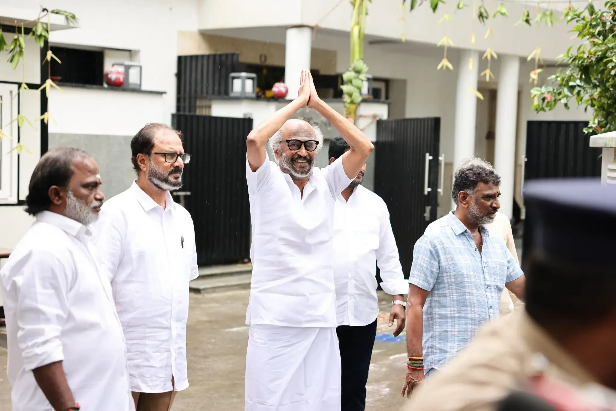 Did Rajinikanth Greet Fans Outside His Residence?