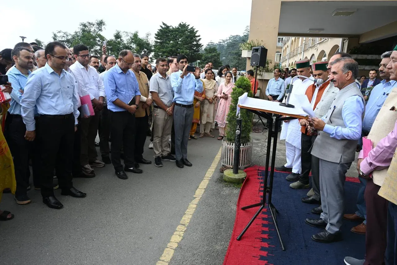 राजीव गांधी जयंती: CM सुक्खू ने सचिवालय में दिलाई सद्भावना शपथ, बोले- एकता के लिए दिया सर्वोच्च बलिदान