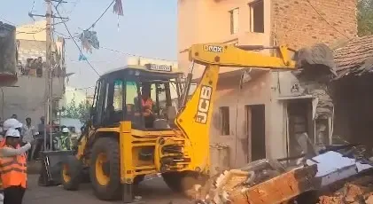 राजकोट: जांगलेश्वर में अतिक्रमण हटाने की कार्रवाई शुरू, अवैध मकानों पर चला बुलडोजर