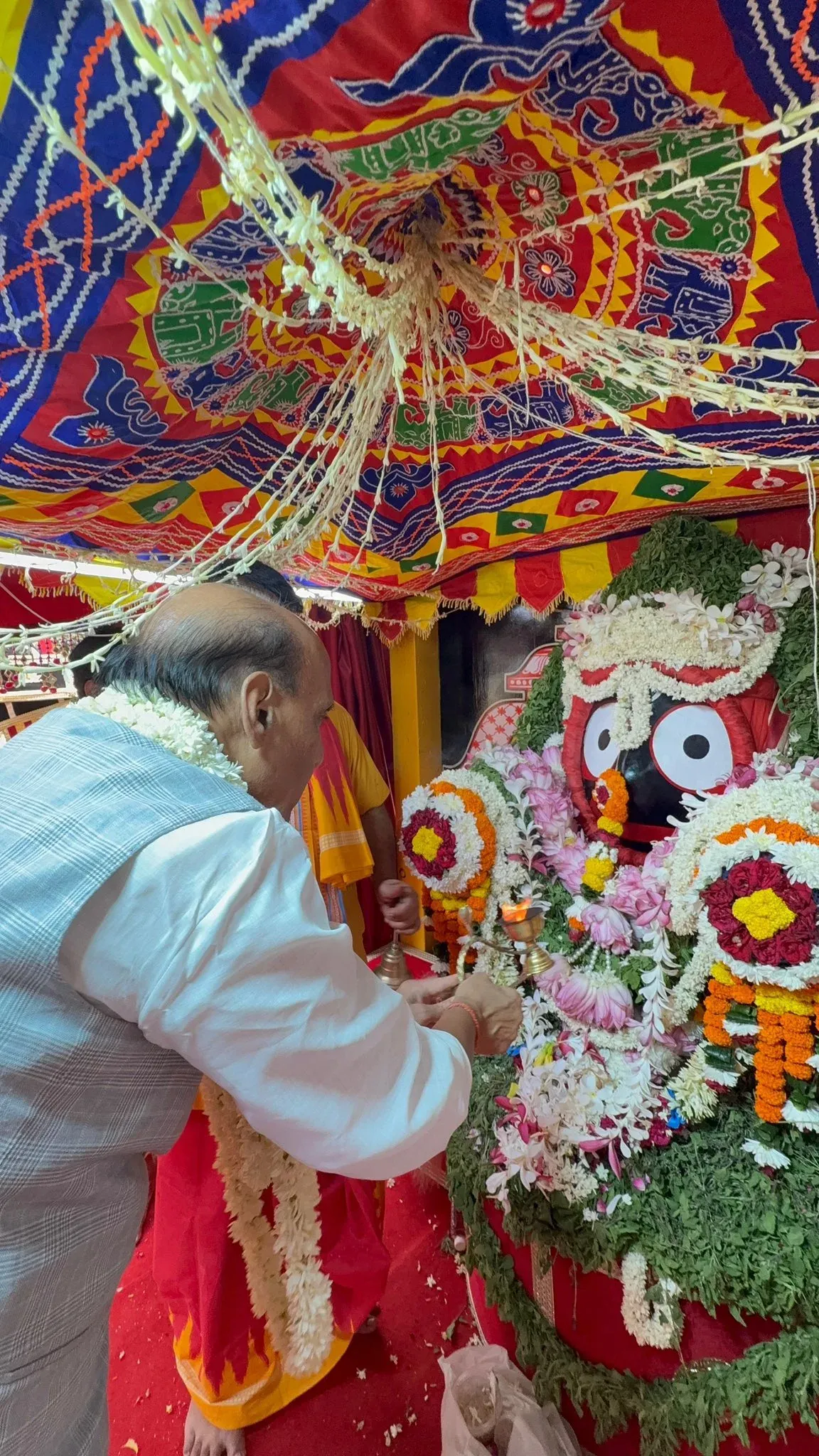 Rajnath Singh attends Delhi Rath Yatra, hails Jagannath's grace