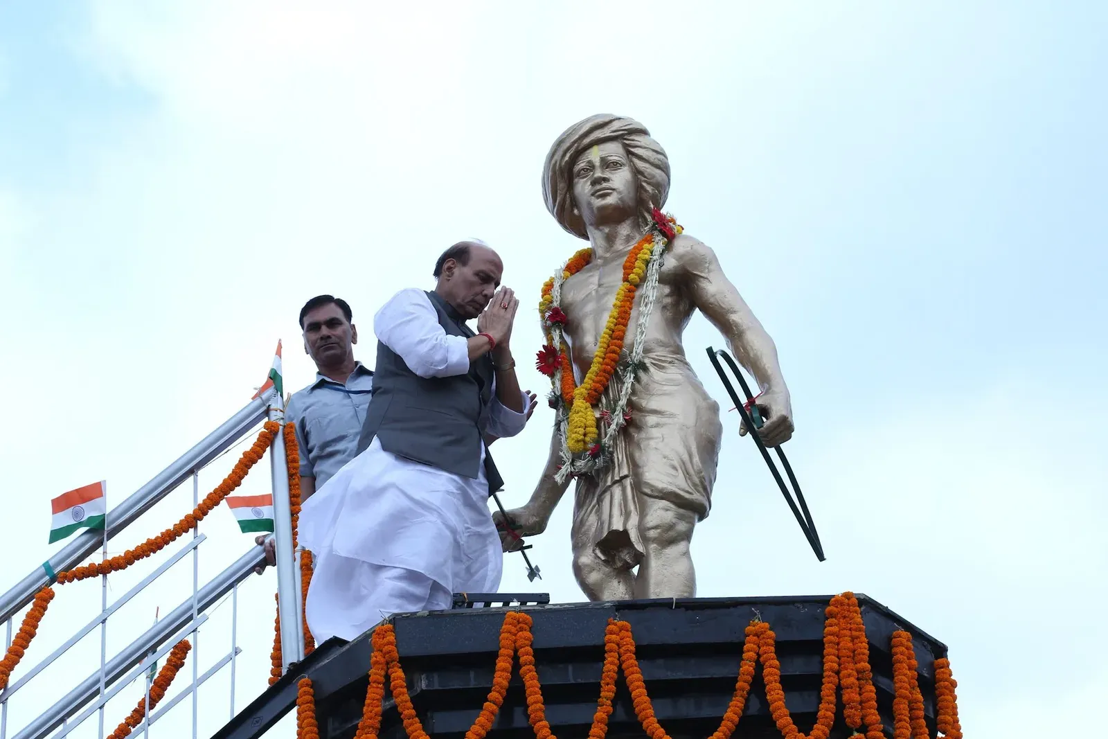 Rajnath Singh pays tribute to Birsa Munda on death anniversary