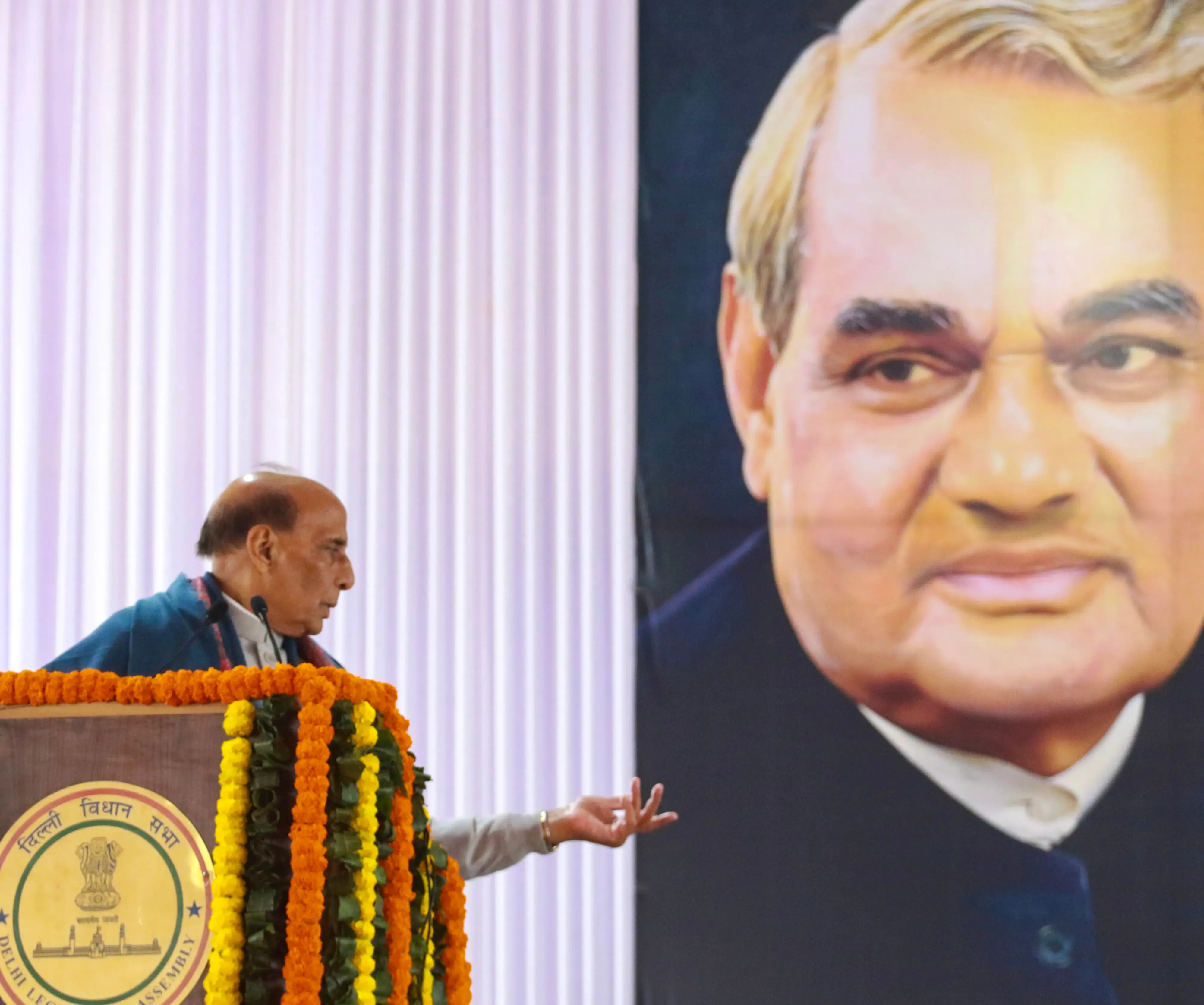 Did Rajnath Singh Unveil Portraits of Vajpayee and Malaviya at the Delhi Assembly?