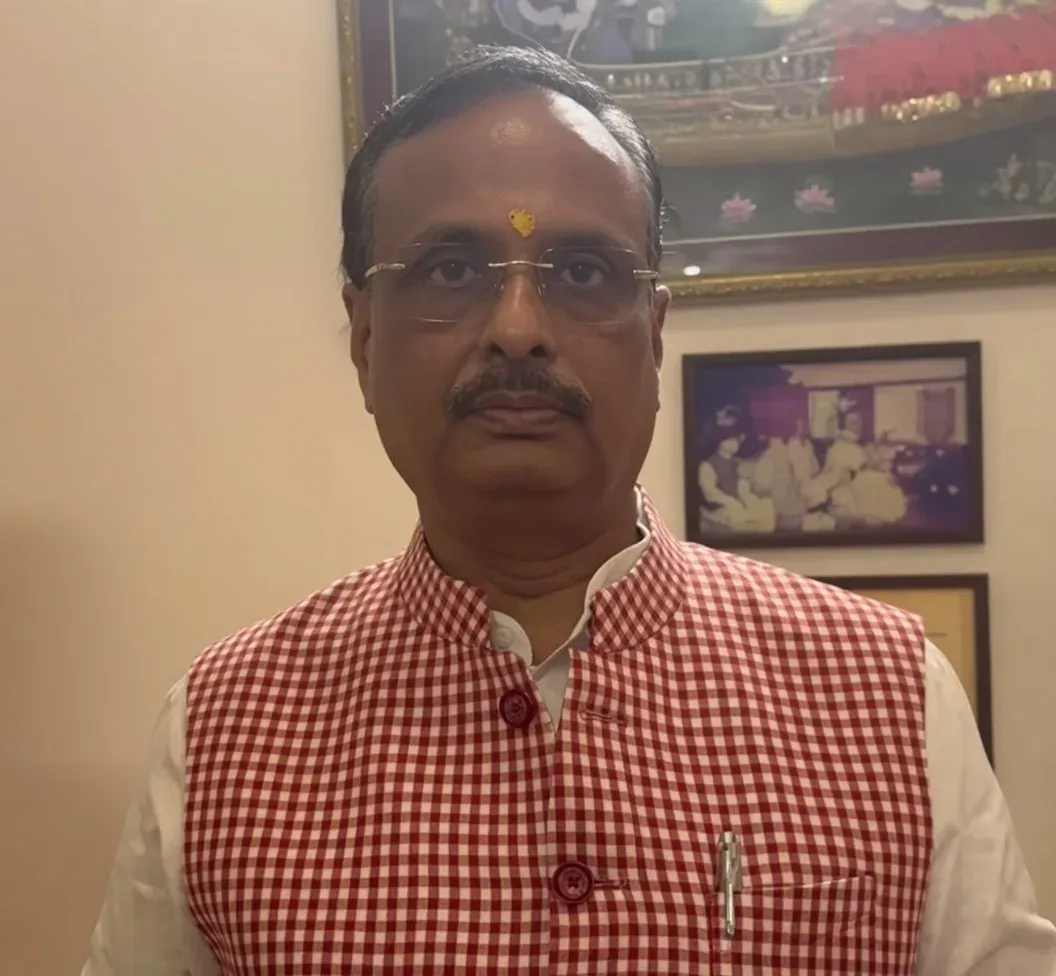 अखिलेश की बेटी पर अभद्र पोस्ट: UP पुलिस ने FIR दर्ज की, दिनेश शर्मा बोले — बहू-बेटियों का सम्मान राजनीति से ऊपर