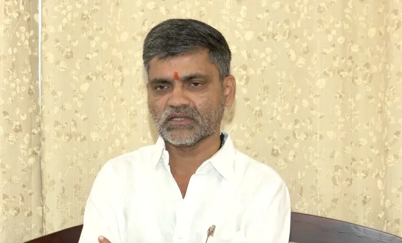 महाराष्ट्र के किसान-युवा मुद्दे लेकर NCP (SP) के 8 सांसद PM मोदी से मिले, कर्ज माफी और सूखे पर जोर
