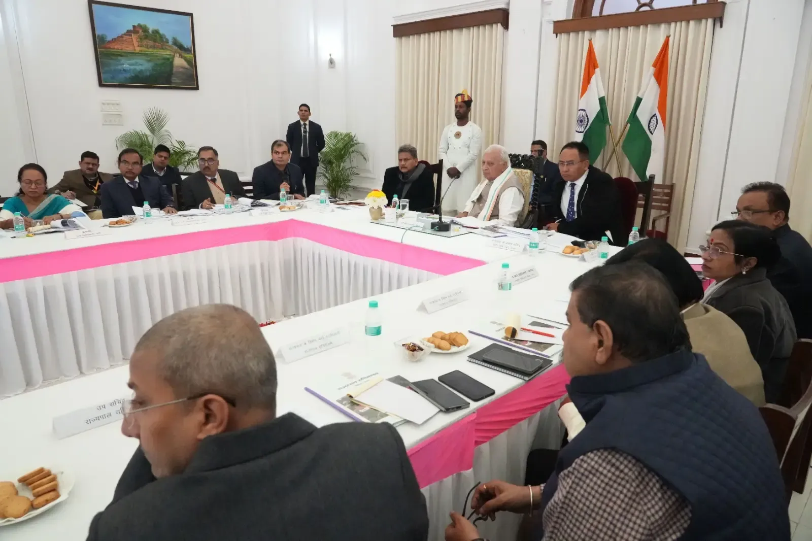 क्या राज्यपाल आरिफ मोहम्मद खान ने कुलपतियों के साथ महत्वपूर्ण बैठक की?