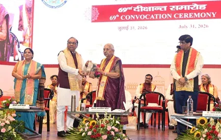 राज्यपाल की दो टूक: छात्राओं से पिछड़ रहे छात्रों पर हो शोध, विश्वविद्यालय समाज की समस्याओं का भी खोजें समाधान