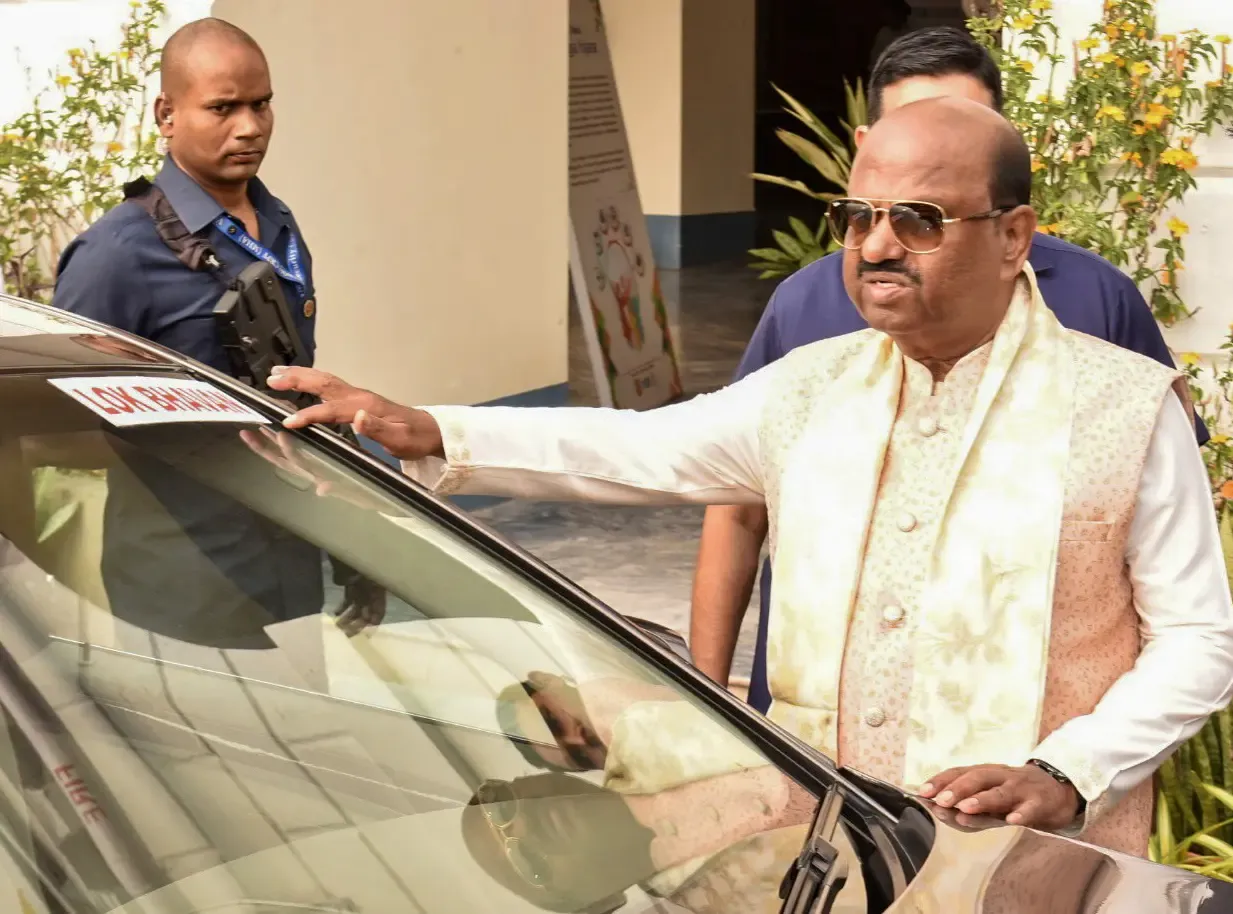 क्या राज्यपाल को बम से उड़ाने की धमकी देने वाला व्यक्ति हिरासत में लिया गया है?