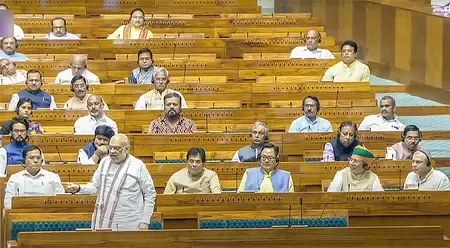 राज्यसभा में प्रधानमंत्री से चर्चा का जवाब मांग रहे विपक्ष का सदन से वॉकआउट