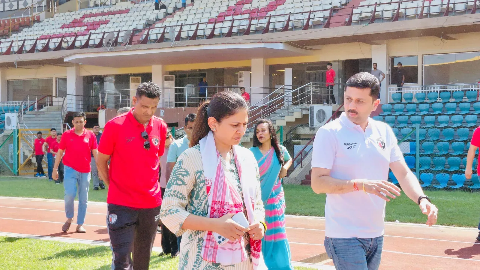 रक्षा खडसे ने नॉर्थईस्ट यूनाइटेड एफसी का दौरा किया, युवा फुटबॉल प्रतिभा विकास मॉडल की तारीफ