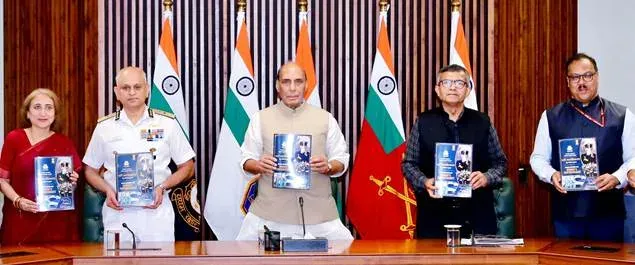 राजनाथ सिंह ने तटरक्षक बल के लिए दो बड़े सुधार किए: महिलाओं को समान अवसर, लापता कर्मियों के परिवारों को शीघ्र अनुग्रह राशि