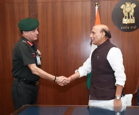 जनरल धीरज सेठ की रक्षा मंत्री राजनाथ सिंह से पहली मुलाकात, सेना आधुनिकीकरण पर चर्चा