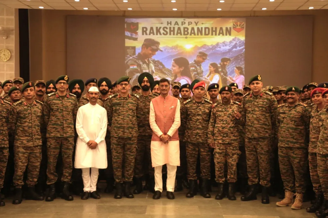 रक्षाबंधन पर रांची में जवानों संग रक्षा राज्य मंत्री संजय सेठ, राखी बांधकर बढ़ाया सैनिकों का हौसला