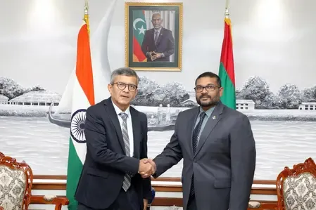 रक्षा सचिव राजेश कुमार सिंह ने माले में मालदीव के रक्षा मंत्री मोहम्मद घासन मौमून से की मुलाकात