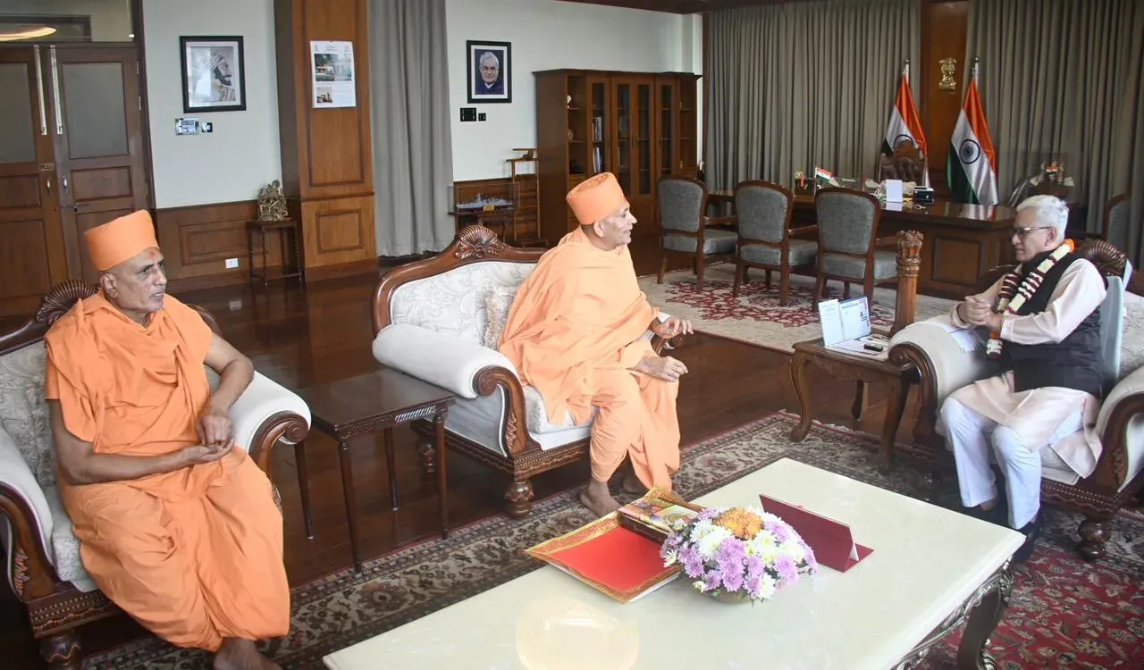 रक्षाबंधन पर बीएपीएस ने महाराष्ट्र राज्यपाल जिष्णु देव वर्मा को बांधी महंत स्वामी महाराज के आशीर्वाद वाली राखी