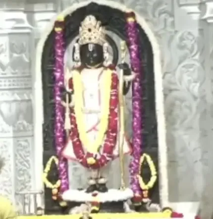 अयोध्या : राम जन्मभूमि में अनुष्ठानों का दौर शुरू, दर्शन के लिए भक्तों का तांता