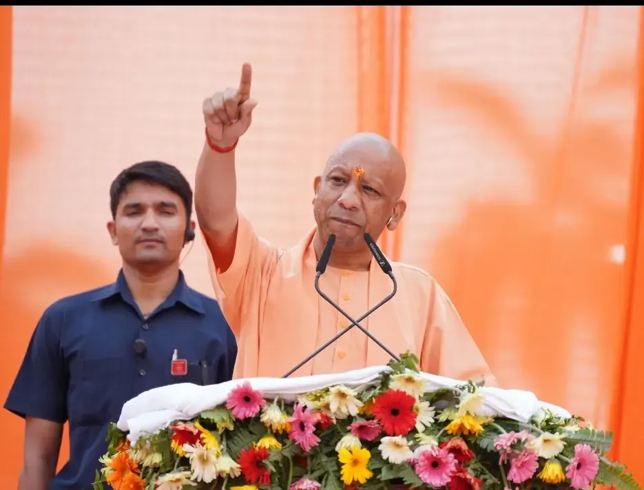 राम, कृष्ण और शिव के संदेश भारत की एकता की आधारशिला: अयोध्या में CM योगी का ध्वजारोहण