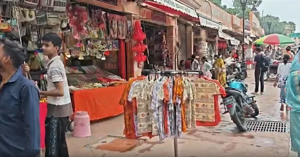 राम मंदिर चढ़ावा विवाद से अयोध्या का कारोबार प्रभावित, व्यापारियों ने श्रद्धालुओं की घटती संख्या पर जताई चिंता