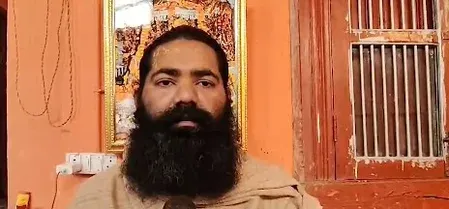 राम मंदिर चढ़ावा विवाद: महंत संजय दास को SIT पर भरोसा, अभिषेक दास ने हनुमान प्रतिमा गायब होने का मुद्दा उठाया
