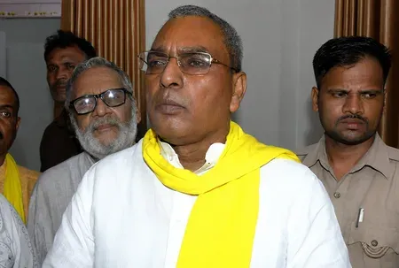 राम मंदिर चंदा विवाद: राजभर ने अखिलेश के 'बिरादर' पर उठाए सवाल, संजय सिंह ने स्वतंत्र जांच की माँग की