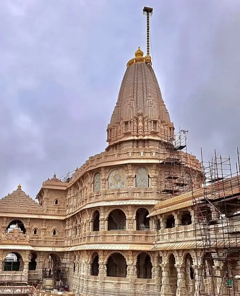 क्या श्रीराम मंदिर ध्वजारोहण में केसरिया ध्वज पर ‘ऊँ’ और सूर्य का राजवंशी वैभव है?