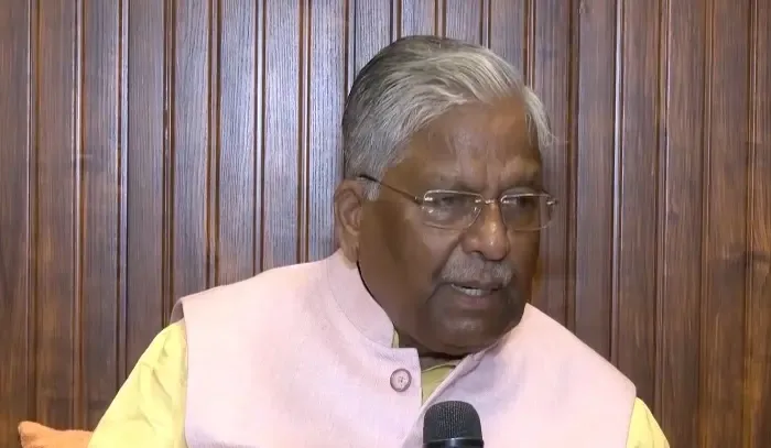 राम मंदिर ड्रेस कोड: पुजारियों को पीले वस्त्र, जेबें नहीं — BJP ने सराहा, विपक्ष ने उठाए चढ़ावा चोरी के सवाल