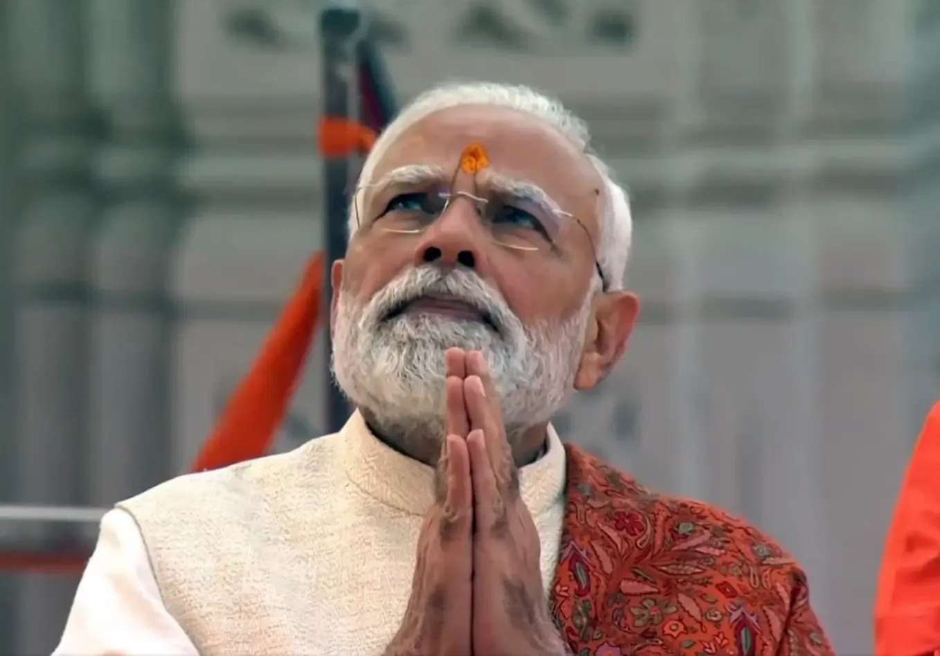 क्या अयोध्या में प्रधानमंत्री मोदी ने धर्म ध्वज फहराया?