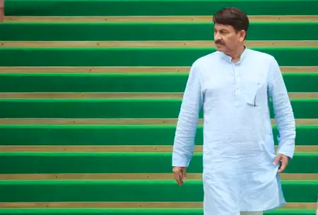 ‘राम मंदिर विरोधी किसी के नहीं’, मनोज तिवारी ने साधा खेसारी लाल पर निशाना