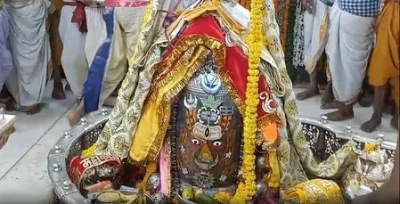 महाकालेश्वर मंदिर में भस्म आरती: राम नाम माला, त्रिपुंड-त्रिनेत्र से सजे बाबा महाकाल